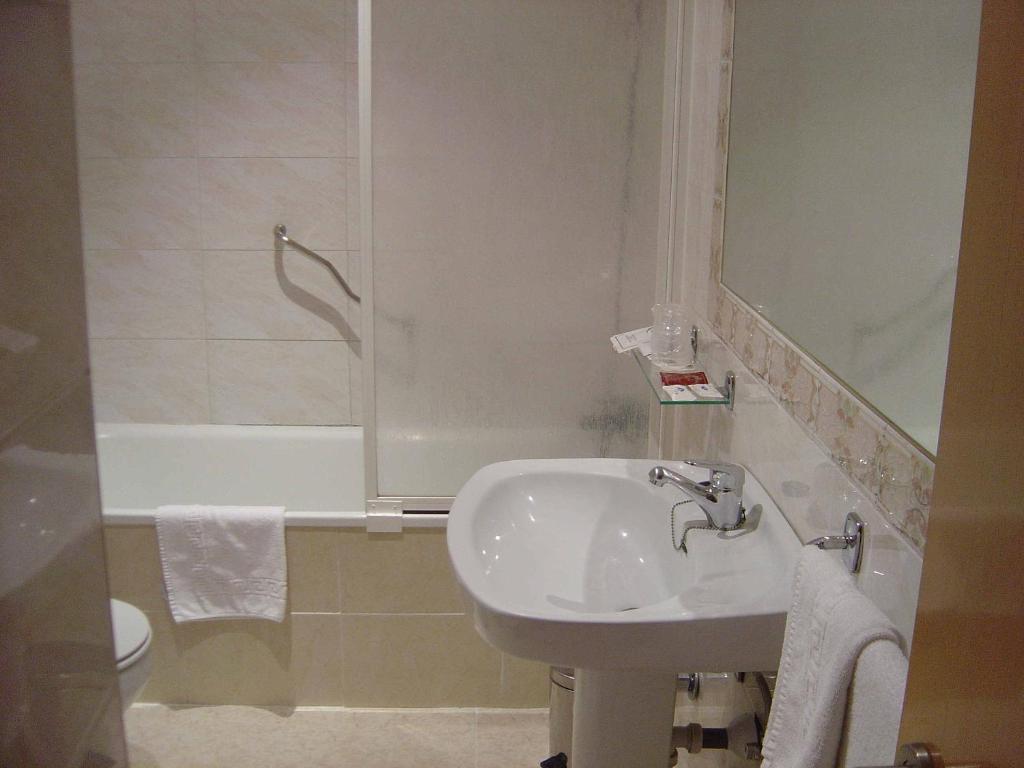 Double or Twin Room,682801044:JPEG