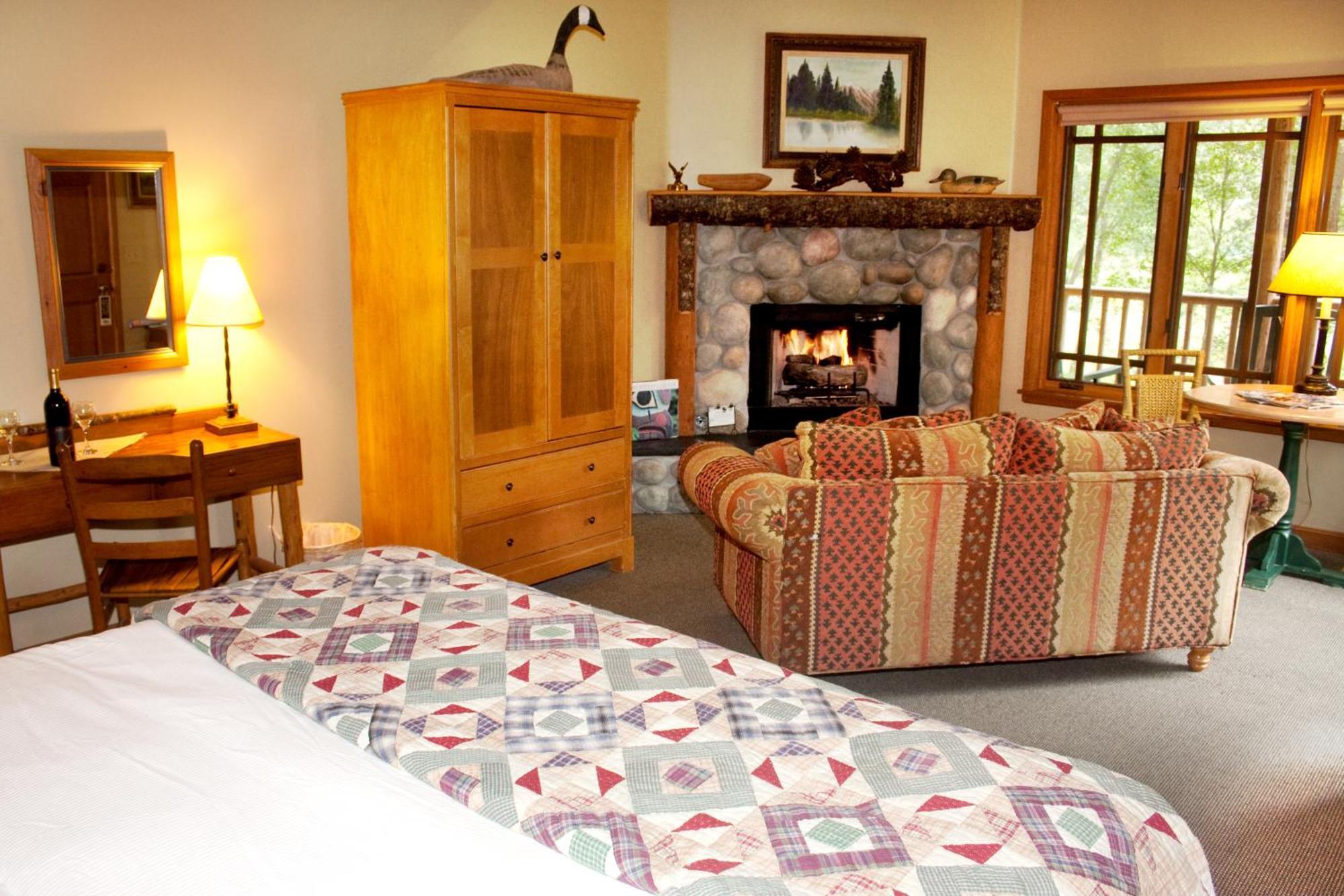 Cabin King Bed River View