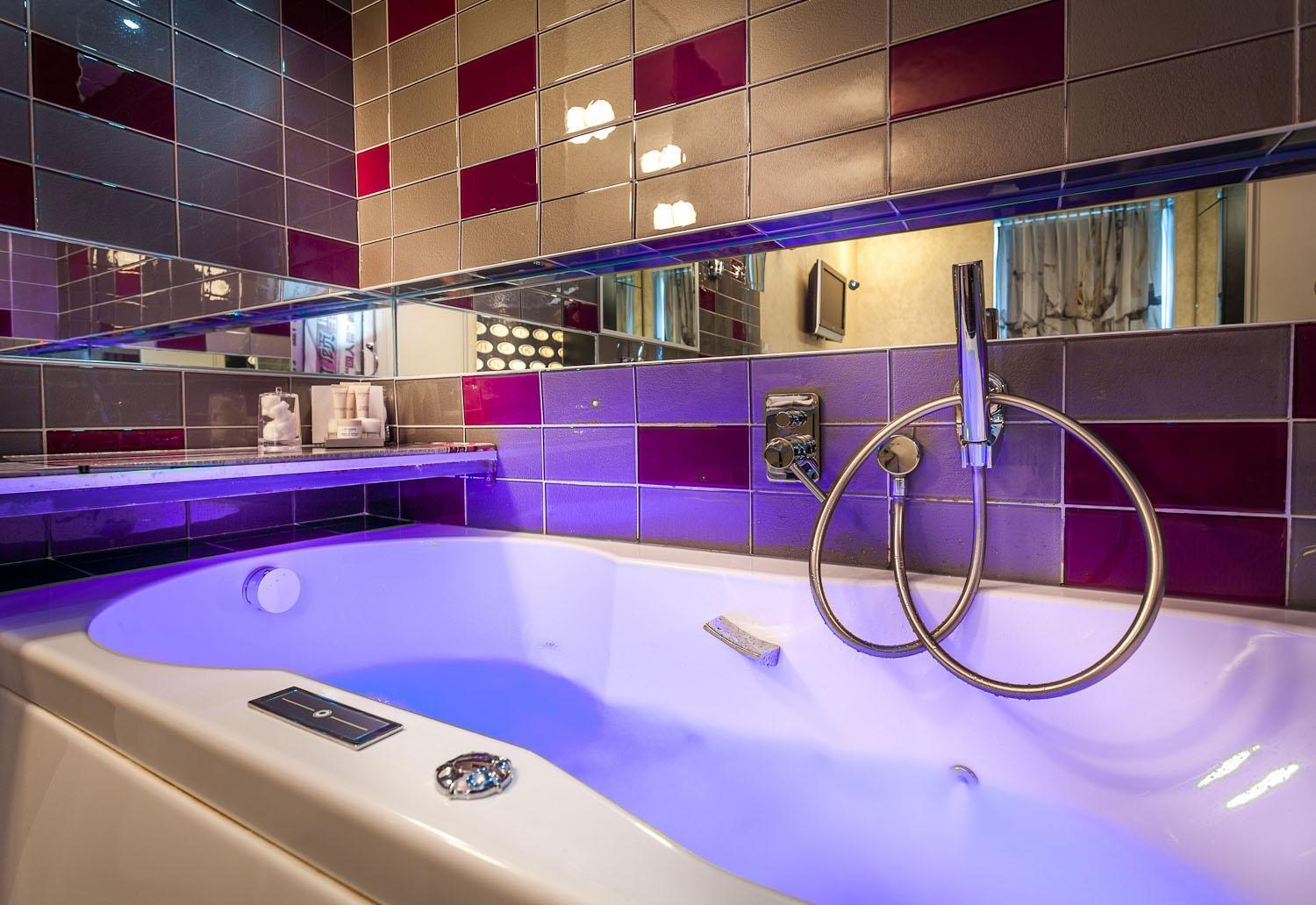 Balneo Double Room Chromotherapy Bath