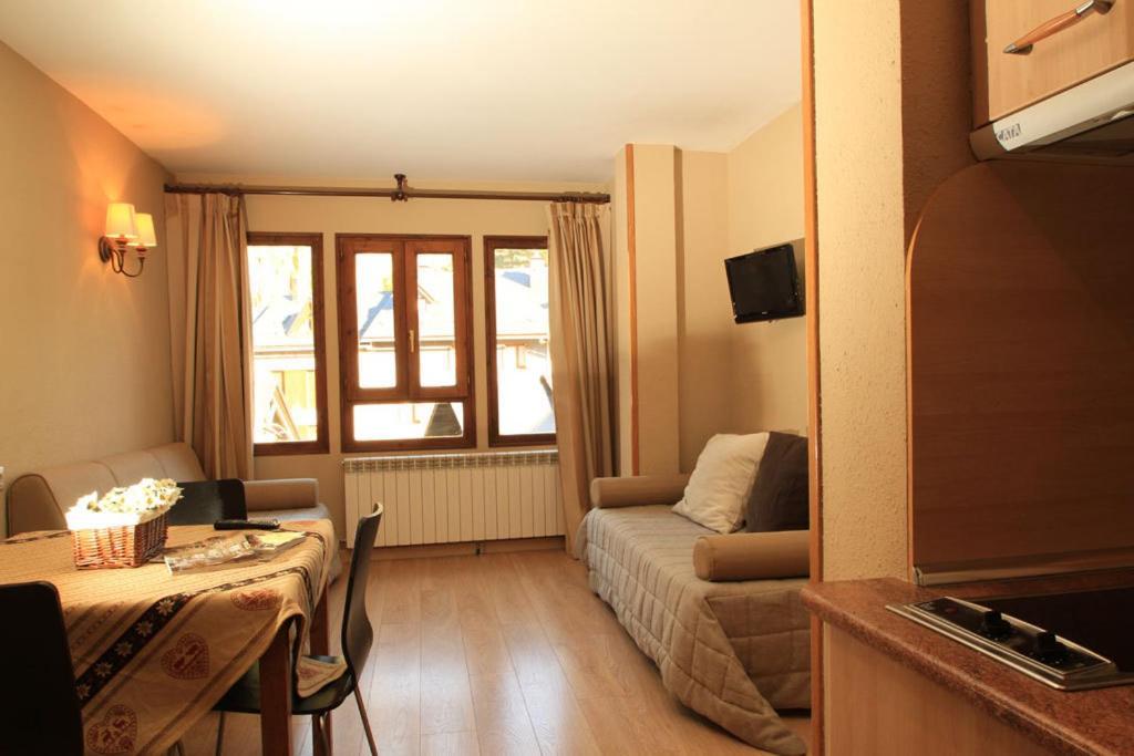 Two-Bedroom Apartment,1580177911:JPEG