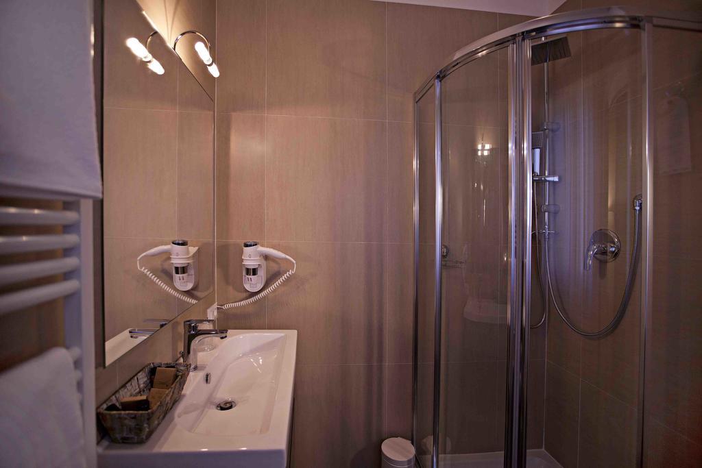Double Room Private Bathroom
