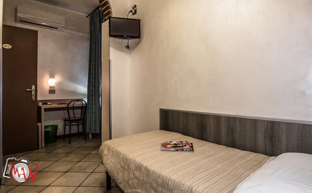 Single Room,449187684:JPEG