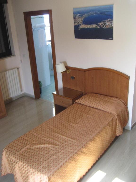 Single Room Balcony,19845940:JPEG