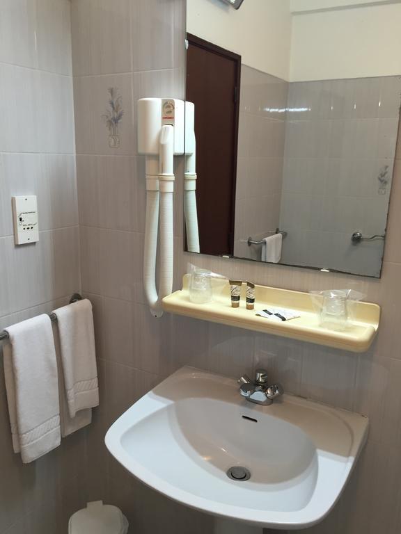 Twin Room,1722975587:JPEG