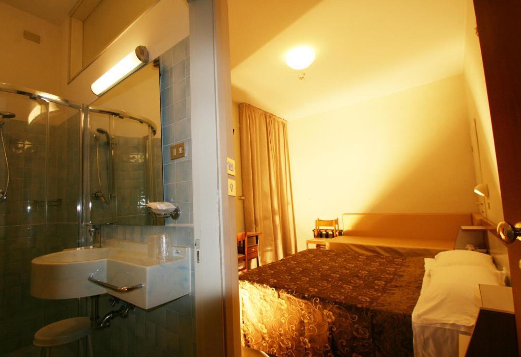Triple Room,446234178:JPEG
