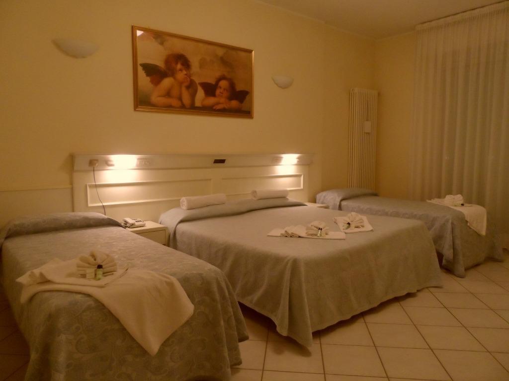 Classic Quadruple Room,1765913803:JPEG