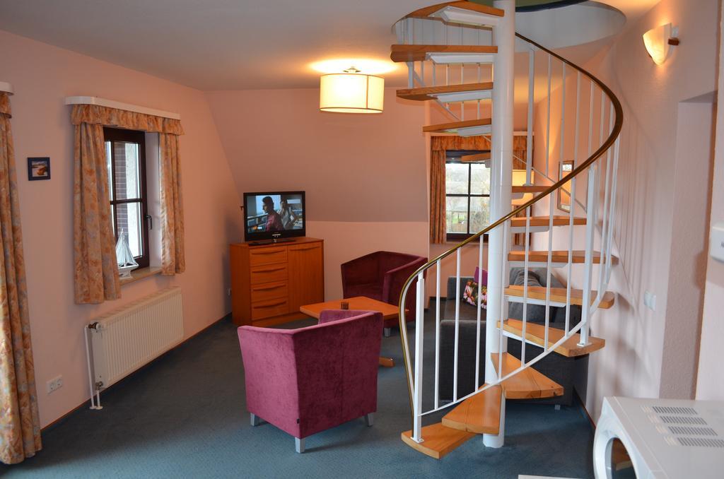 Comfort One-Bedroom Apartment Balcony