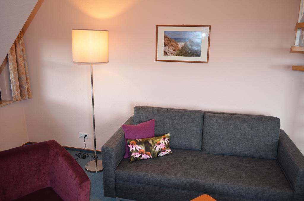 Comfort One-Bedroom Apartment Balcony