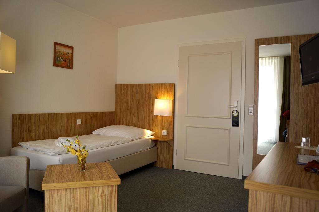 Single Room Balcony,713204617:JPEG