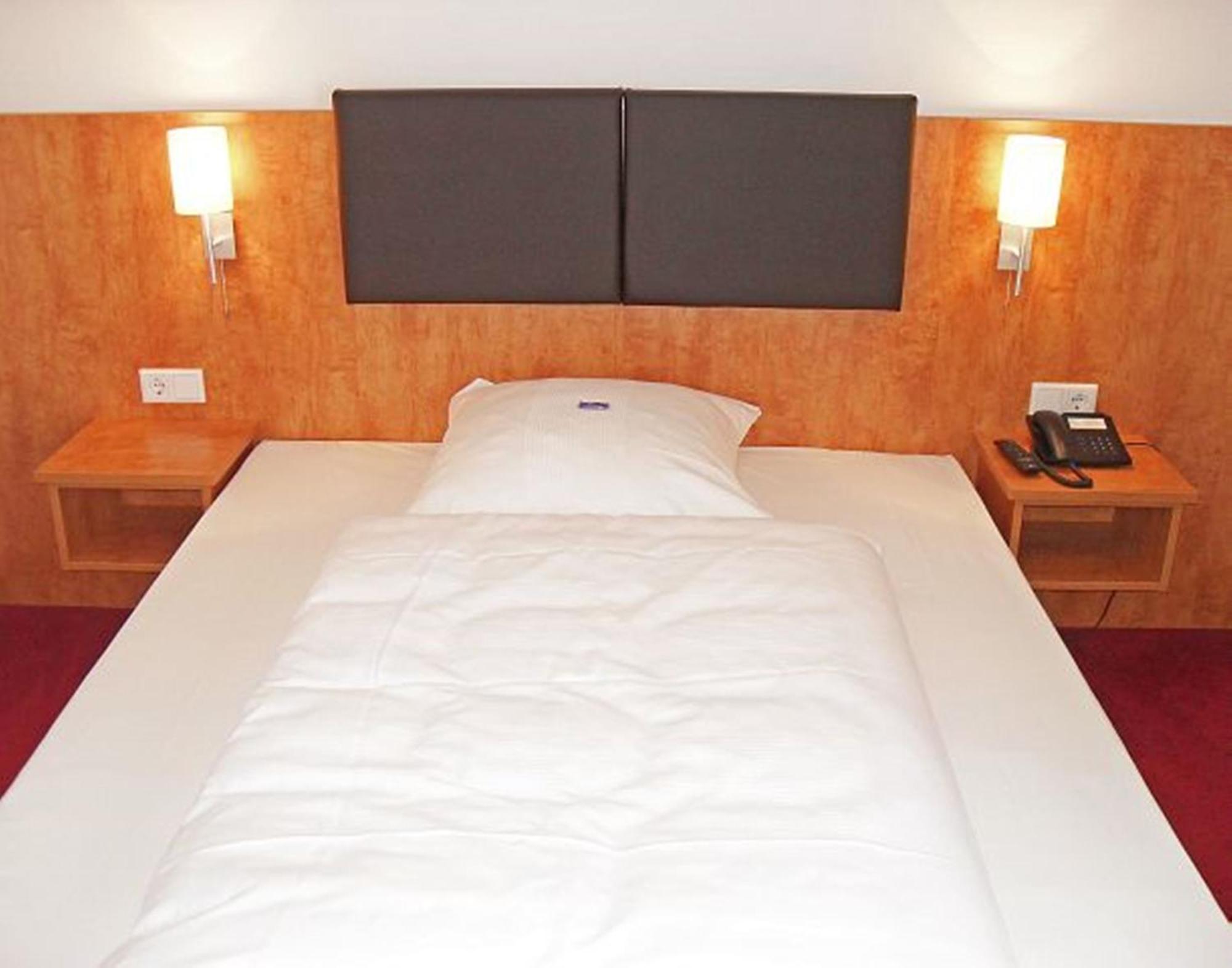 Standard Single Room,702261100:JPEG