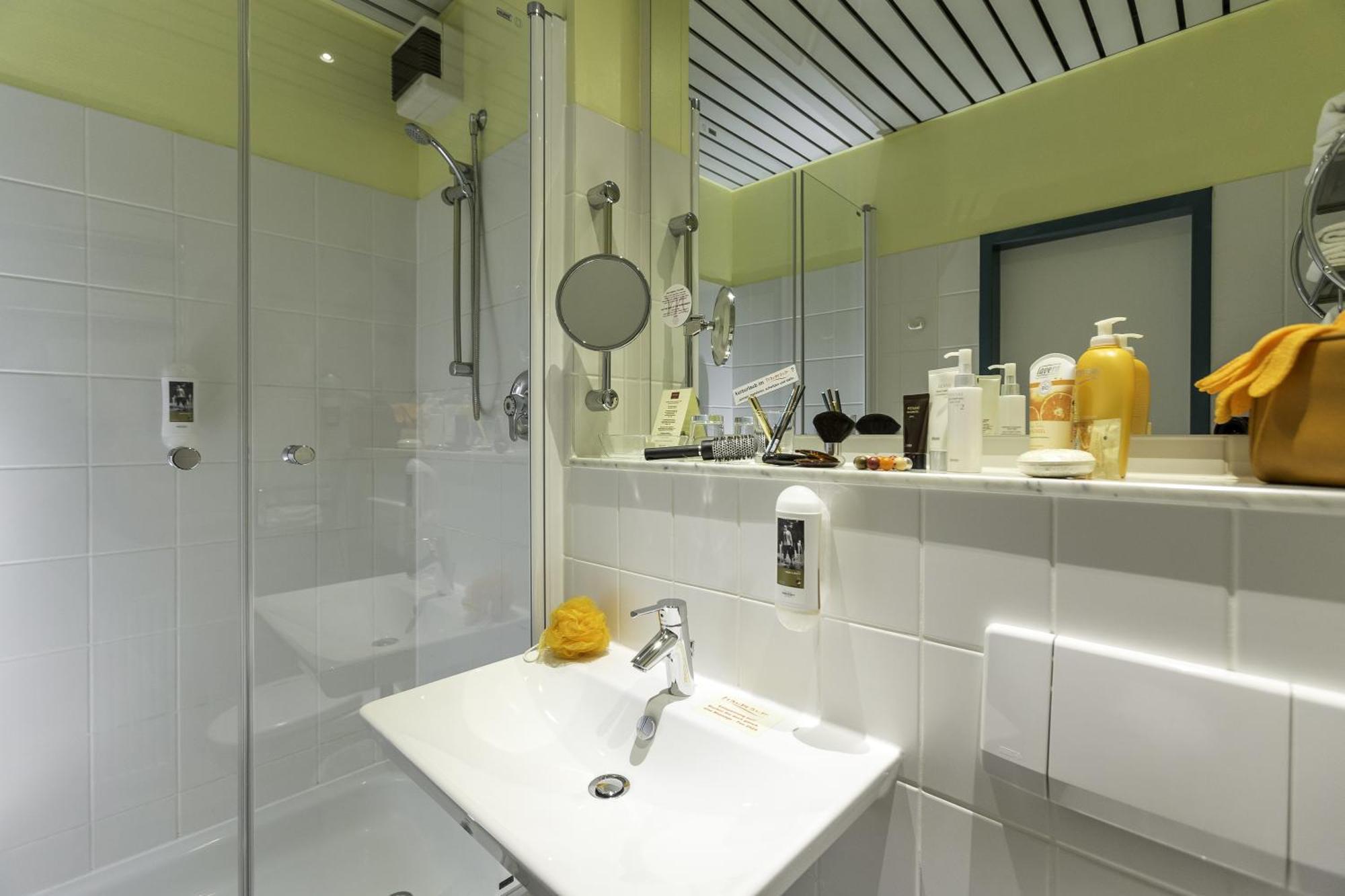 Double Room,1553046382:JPEG