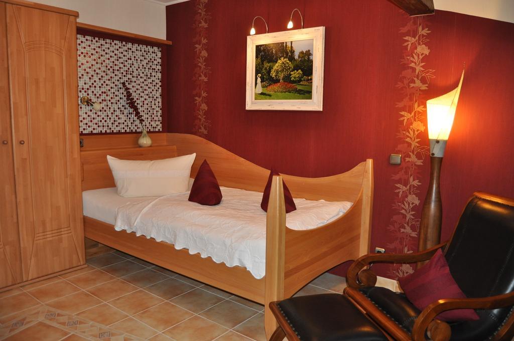 Large Single Room,205703200:JPEG