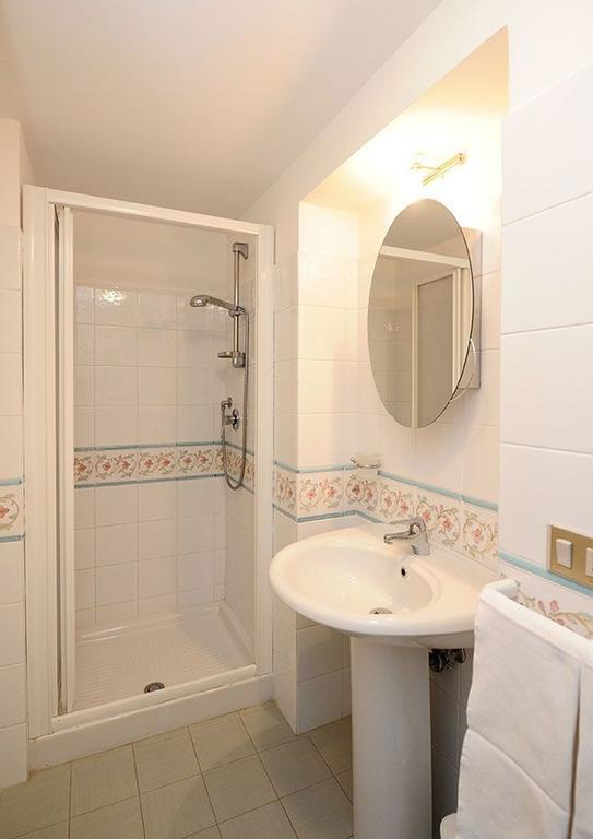 Standard Double Room,206516479:JPEG