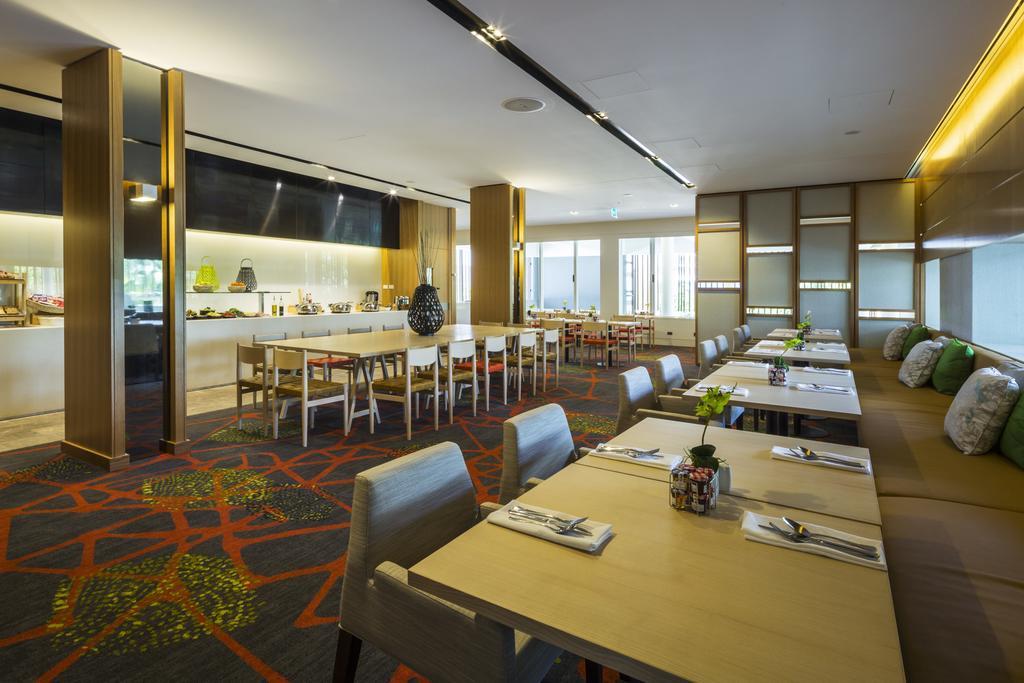 Horizon Club City View Room with Club Lounge Access