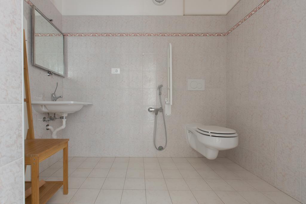 Double Room Disability Access,208758664:JPEG