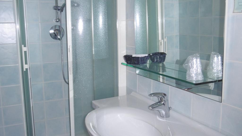Single Room,210484934:JPEG