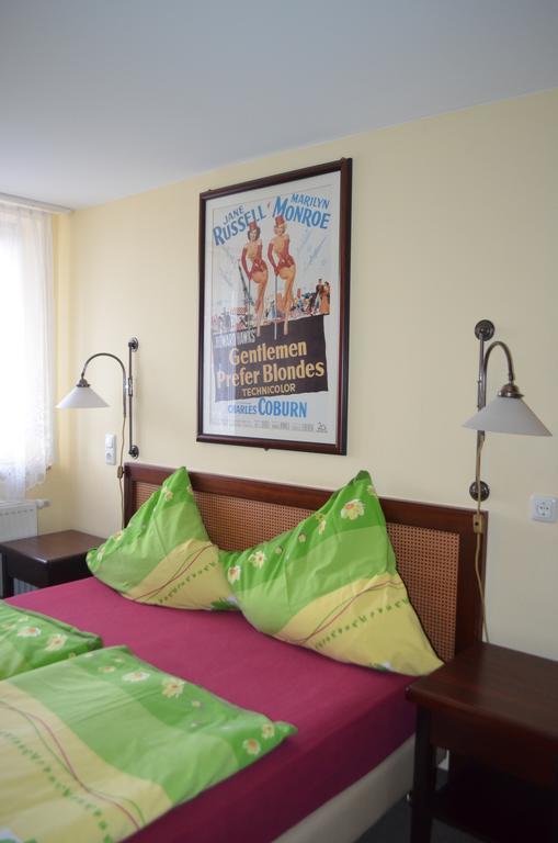 Double Room,211065221:JPEG