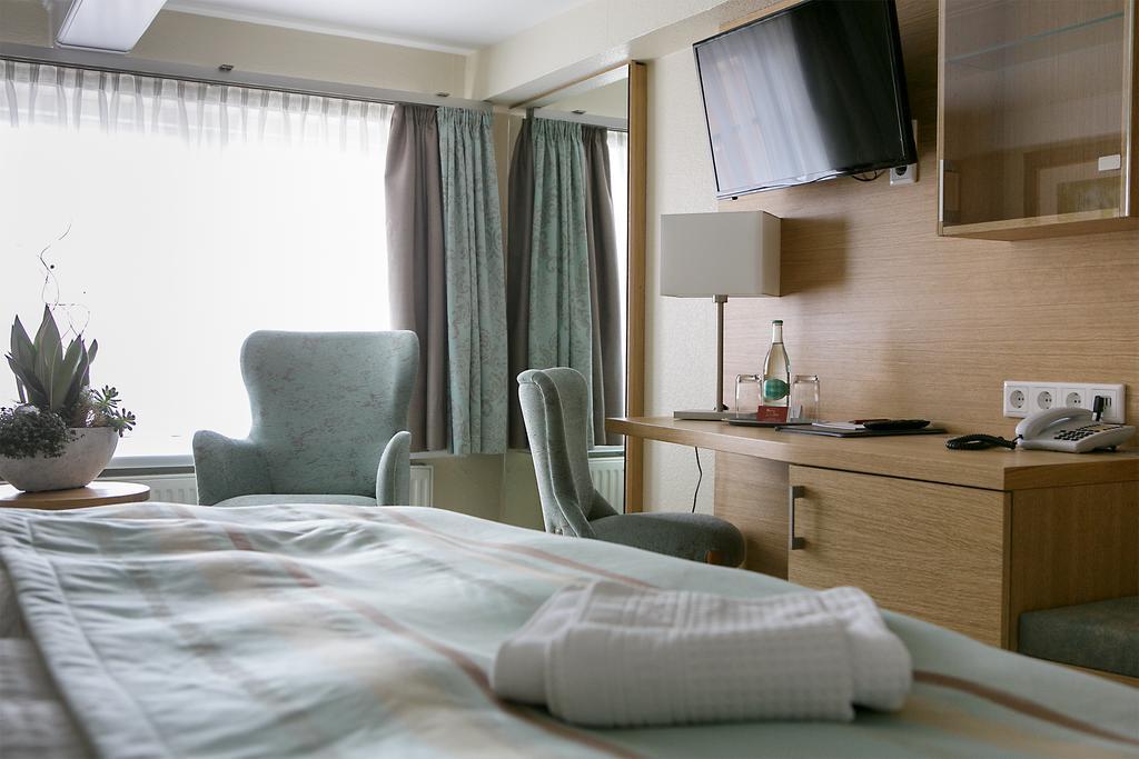 Triple Room,1742907922:JPEG