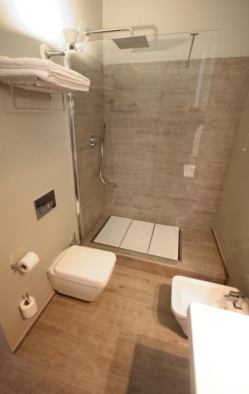 Standard Double Room,211656602:JPEG