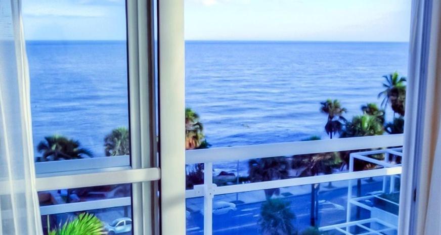 Deluxe One-Bedroom Apartment with Sea View