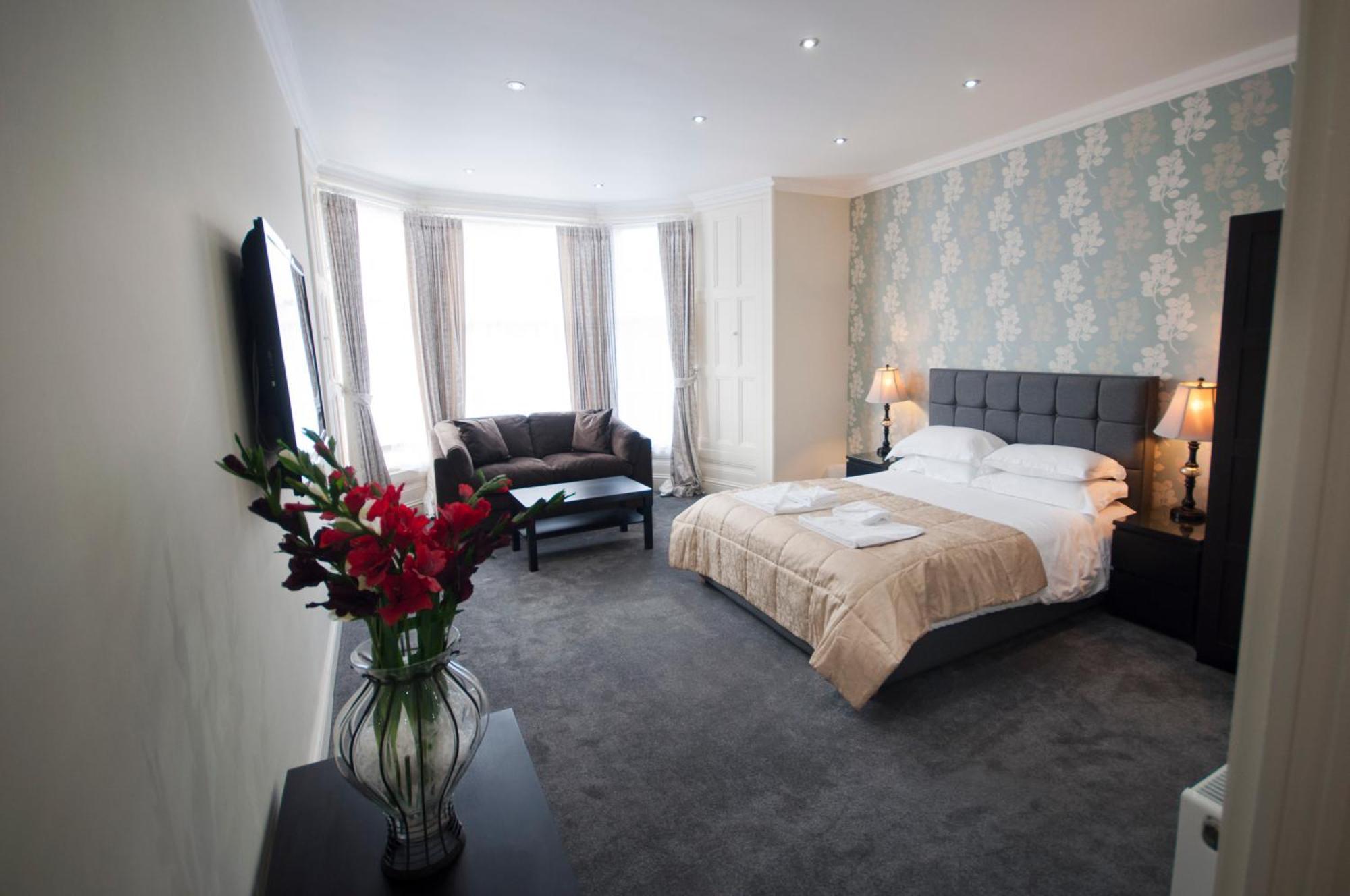 Executive Suite,121875013:JPEG