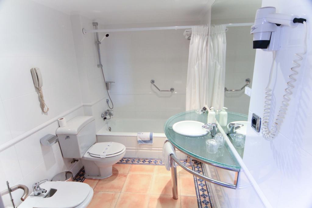 Single Room,1588105062:JPEG