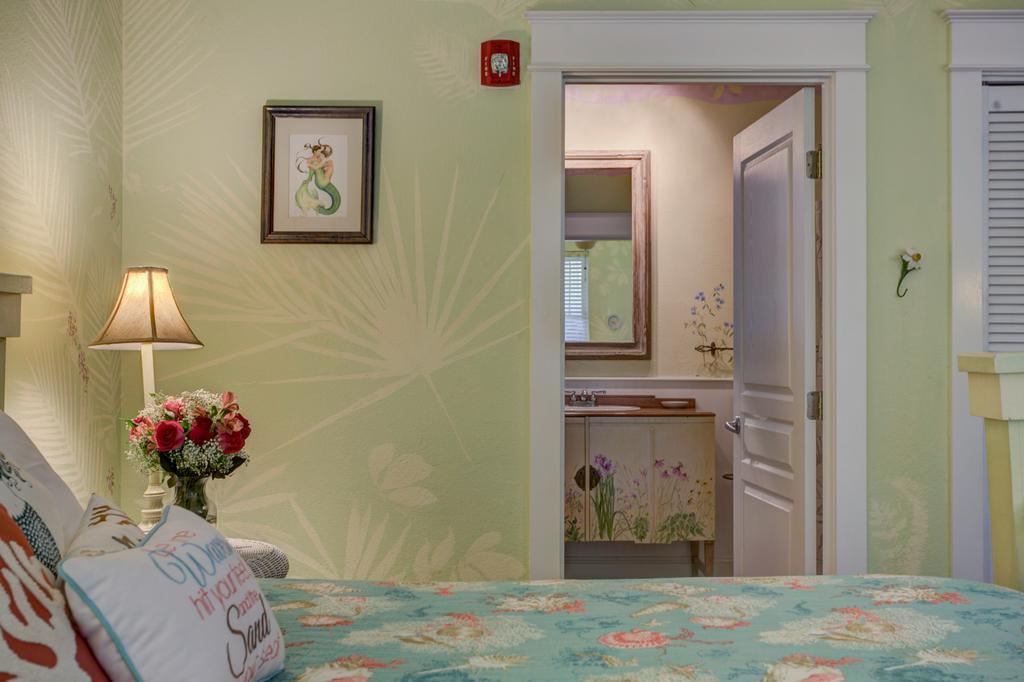 Deluxe Queen Suite Not Pet Friendly