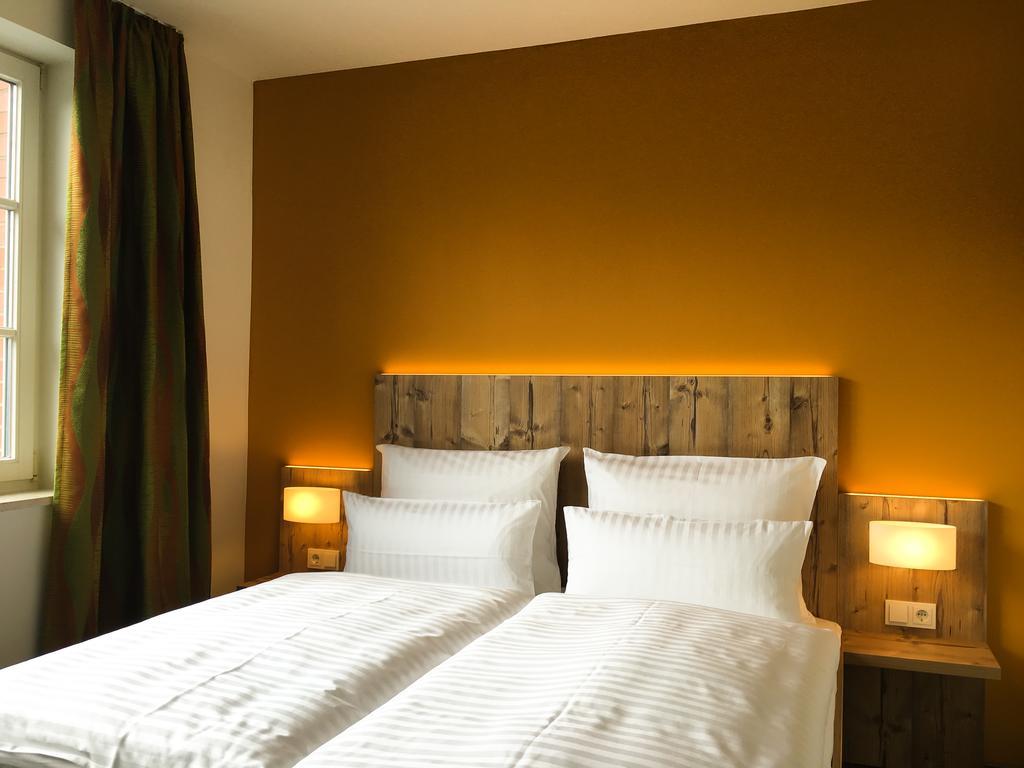 Standard Double Room,706744417:JPEG