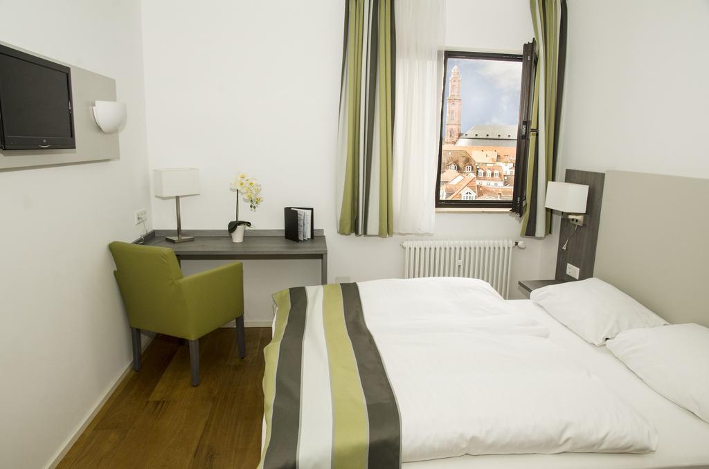 Small Double Room,1110298650:JPEG