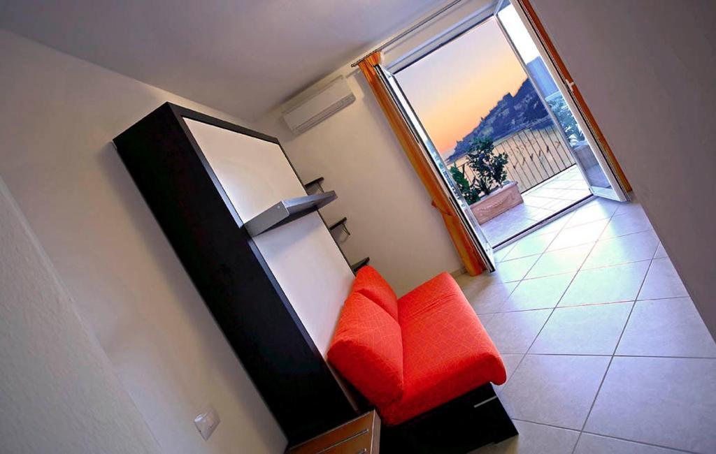 One Bedroom Apartment