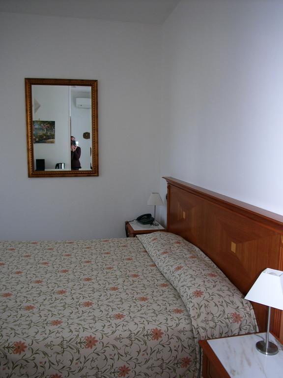 Double or Twin Room Sea View