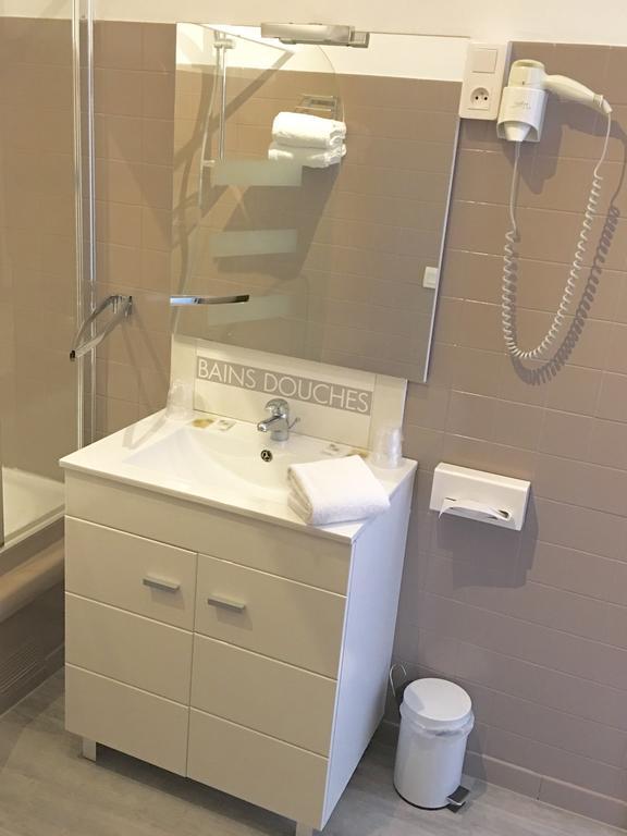 Twin Room Shower