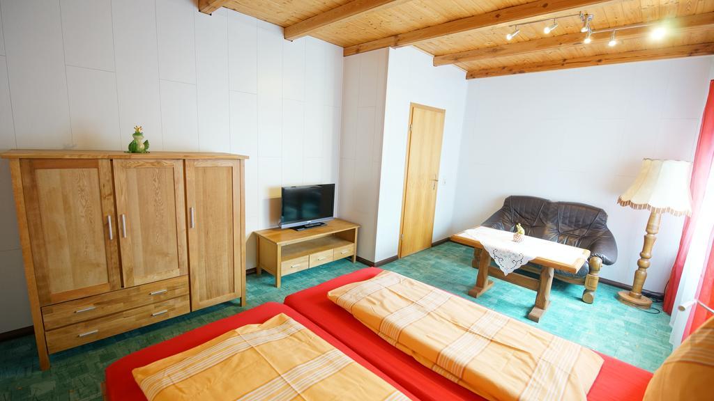 Deluxe Double Room Shower