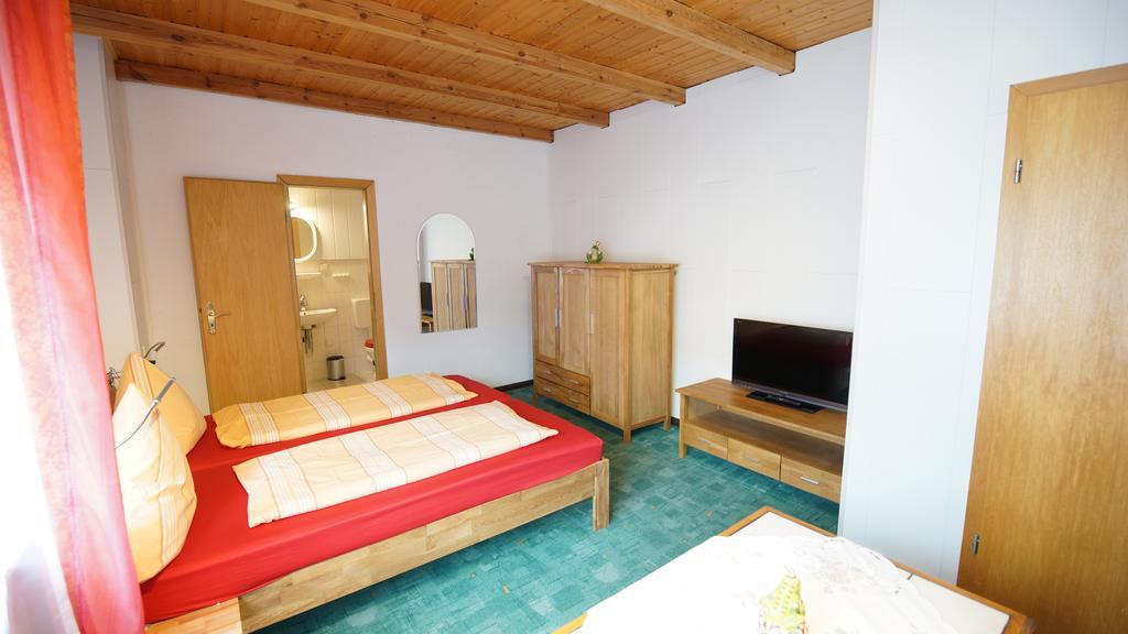 Deluxe Double Room Shower