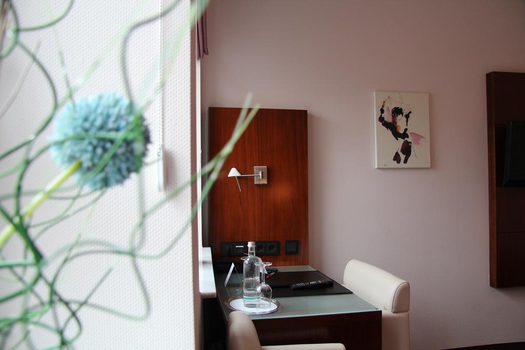 Single Room,217445660:JPEG