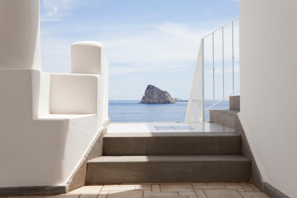 Double or Twin Room Sea View