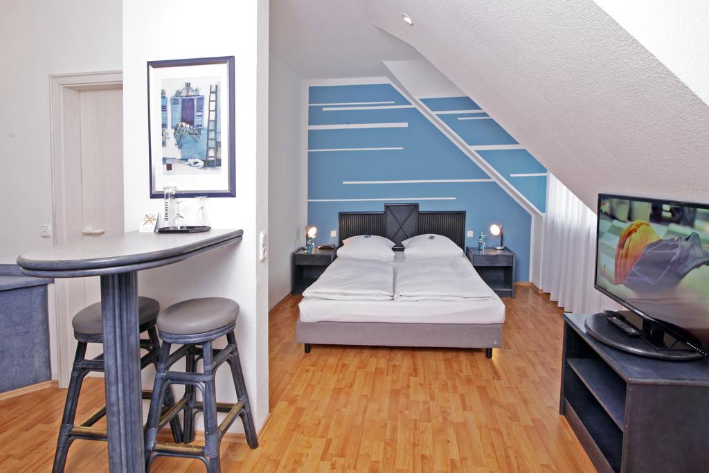Single Room,217988861:JPEG