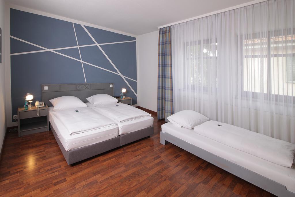 Triple Room,761686798:JPEG
