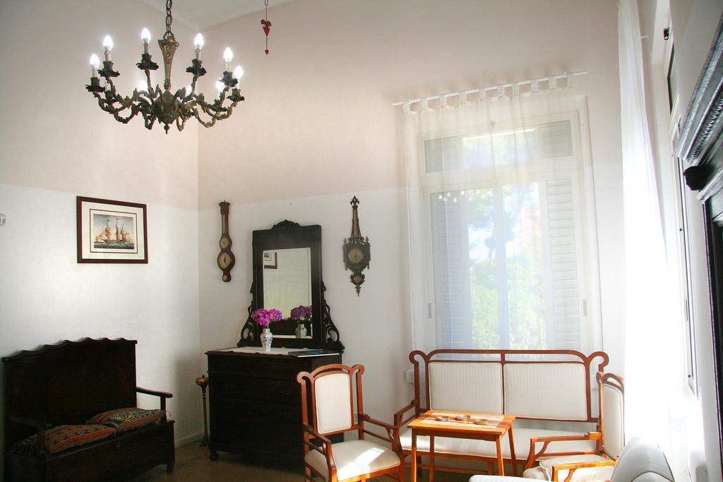 Deluxe Room,1593684532:JPEG