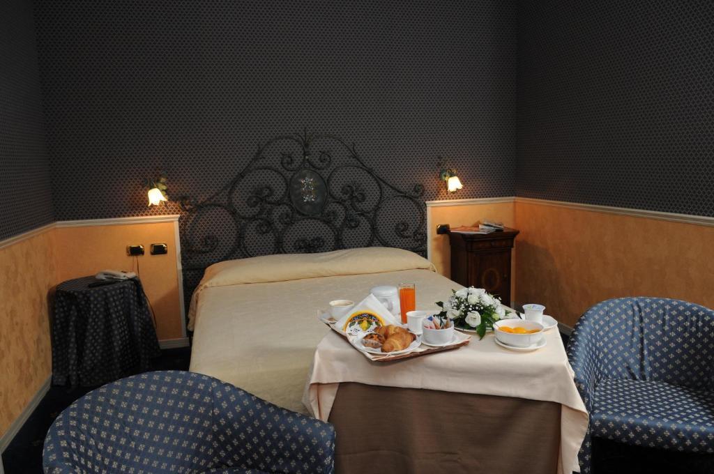 Queen Room - Pet Friendly/Non-Smoking