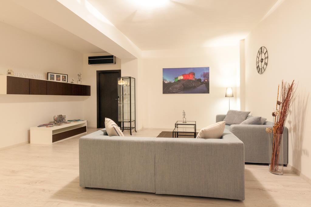 One-Bedroom Apartment,711317290:JPEG