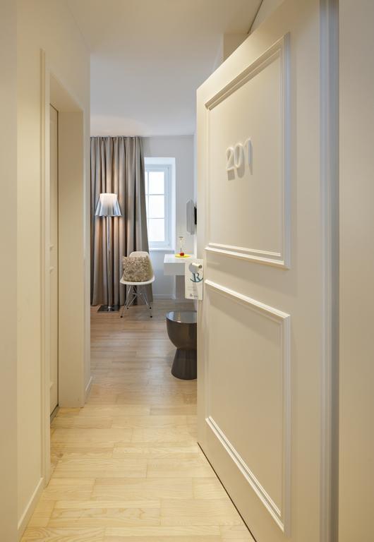 Single Room,794419842:JPEG