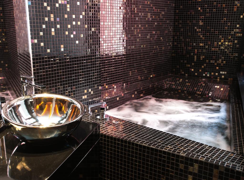 Double Room Jacuzzi,223001867:JPEG