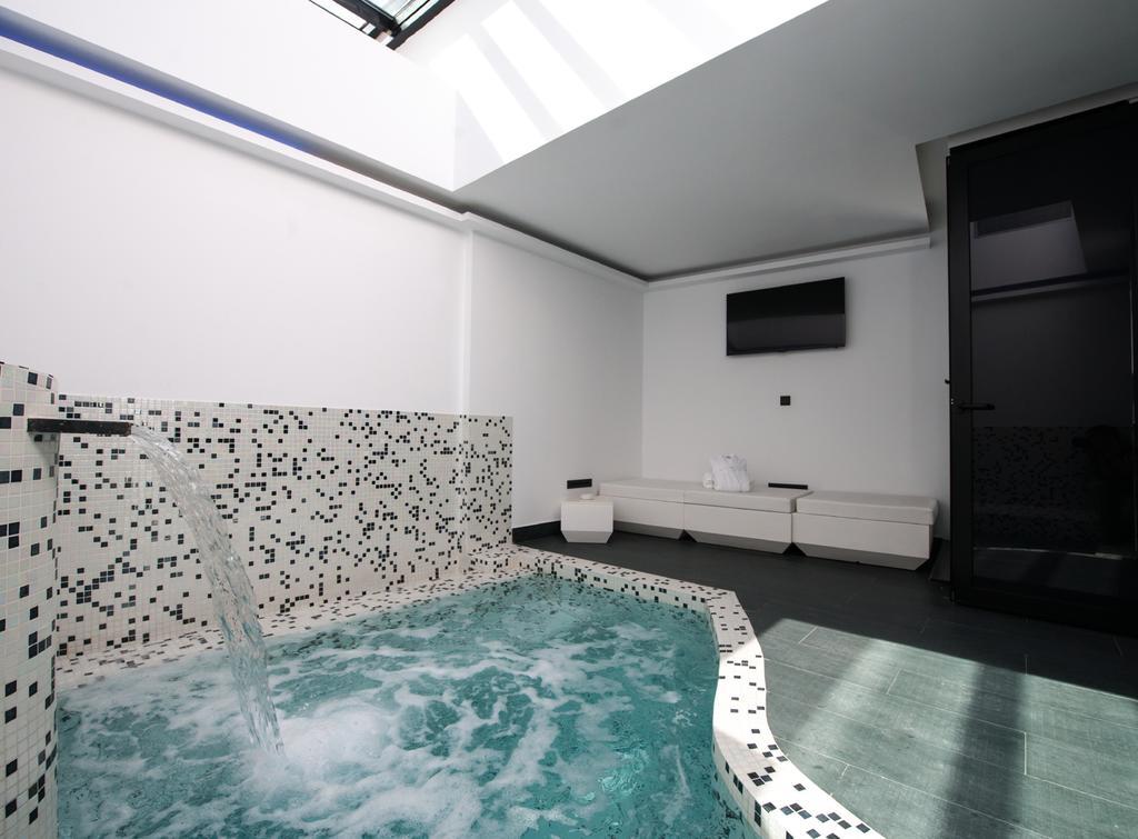 Double Room swimming pool,223001924:JPEG