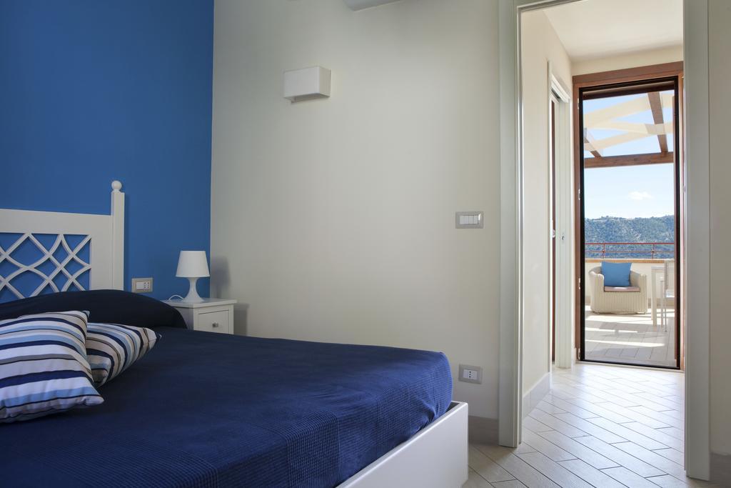 One-Bedroom Apartment Sea View