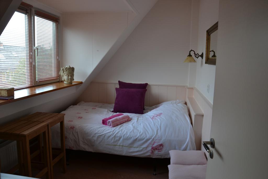 Small Double Room,223771319:JPEG