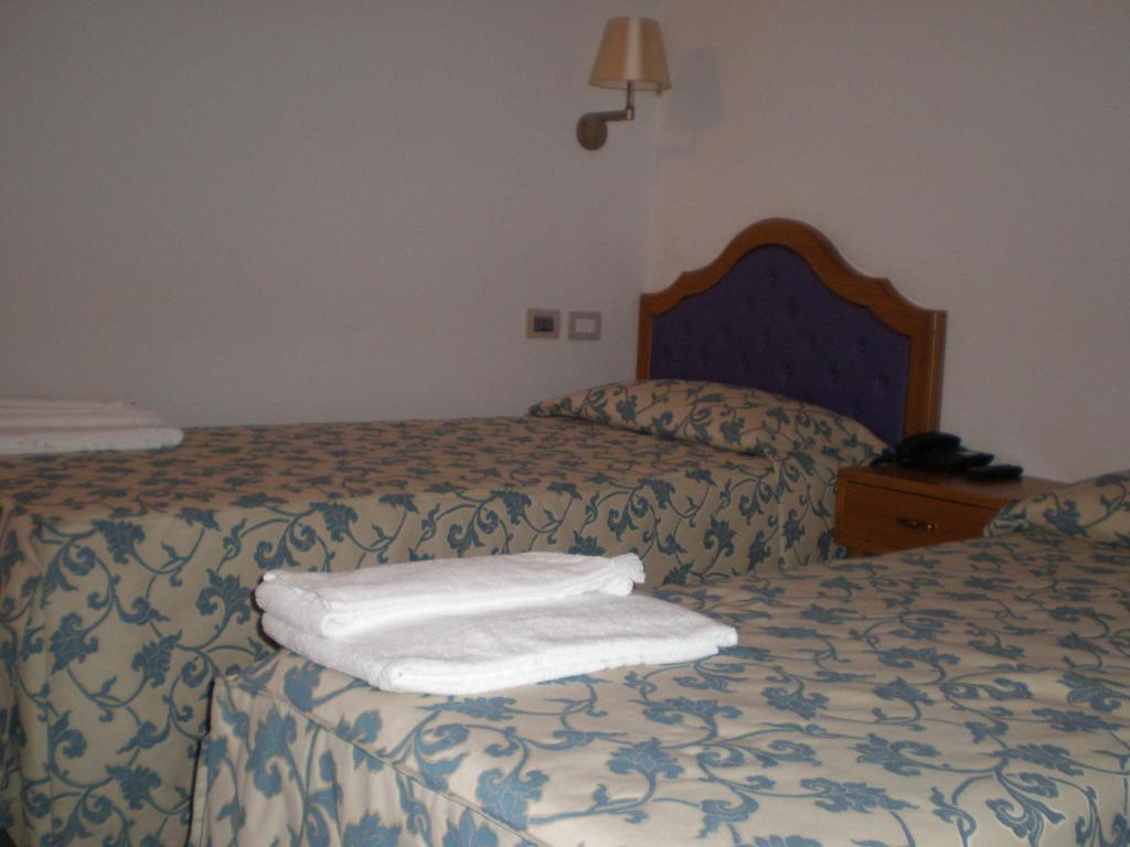 Economy Twin Room,15896636:JPEG