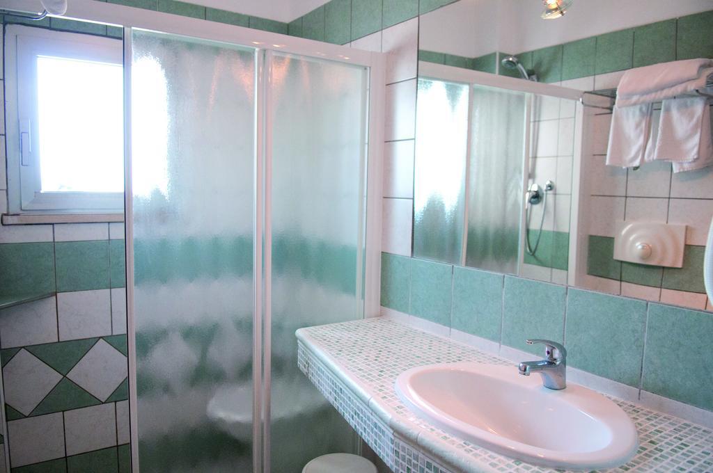 Single Room,225087035:JPEG