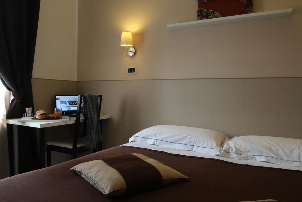 Standard Triple Room,688587924:JPEG