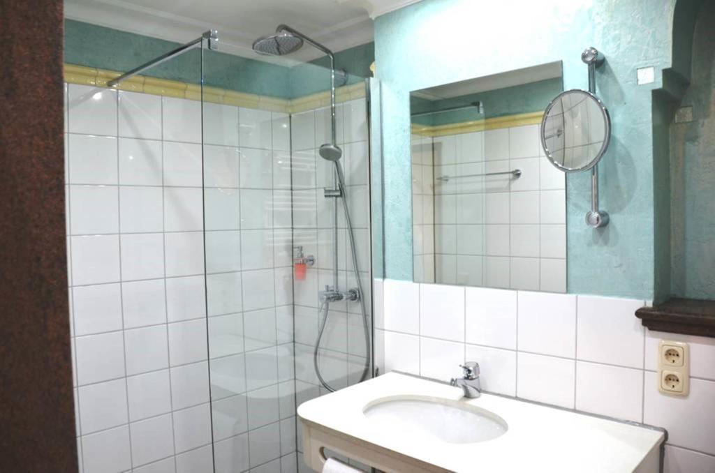 Bavarian Country-Style Double Room,657744852:JPEG